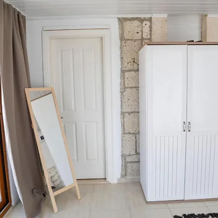 Ivy House Loca Bed and Breakfast Αλακάτι