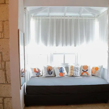 Ivy House Loca Αλακάτι