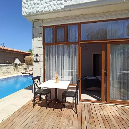 Ivy House Loca Αλακάτι
